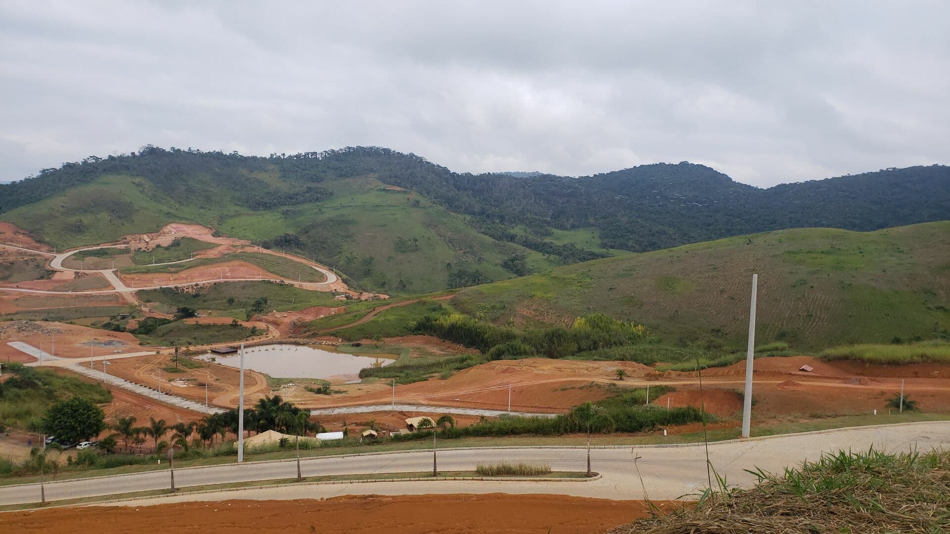 Lote no Condomínio Reserva Ecoville com 724m² por R$140.000,00