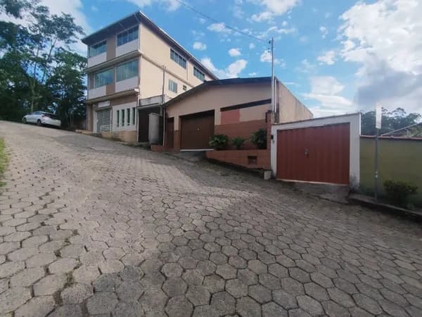 Casa no Centro de Mercês/MG
