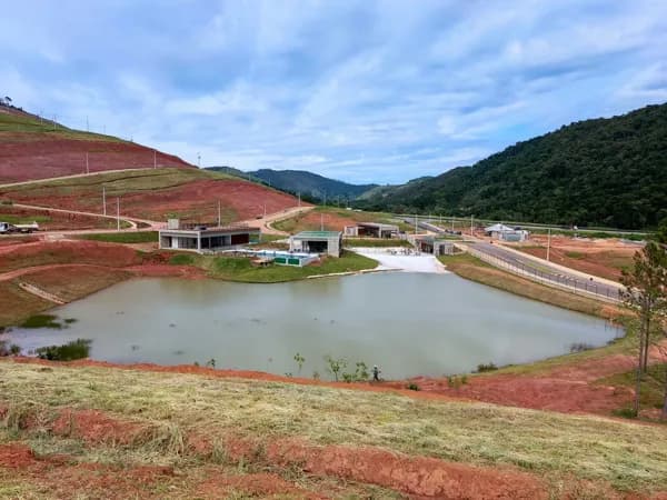 Lote de 300m² no condomínio Estrela do Lago por R$190.000,00
