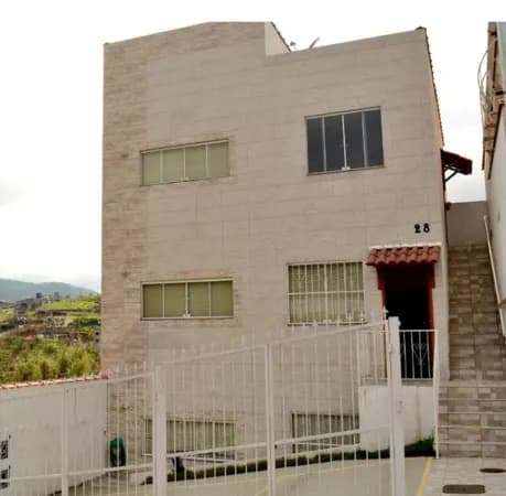 Prédio com 3 Apartamentos mobiliados no terras altas