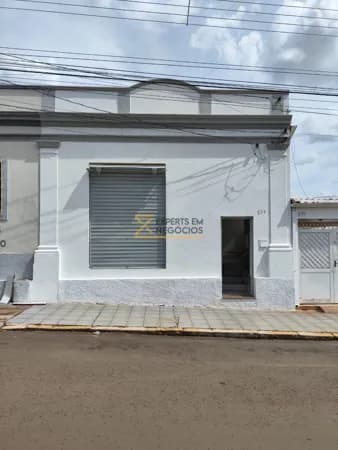 Casa e Salão Comercial