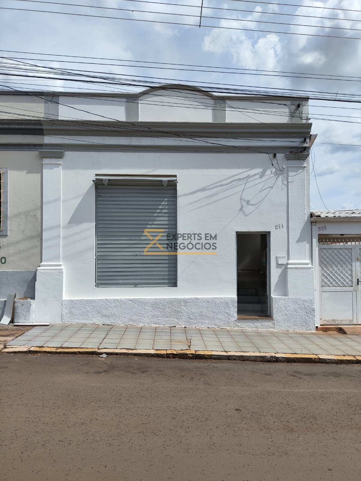 Casa e Salão Comercial