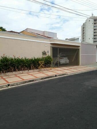 Casa em São Carlos - Centro
