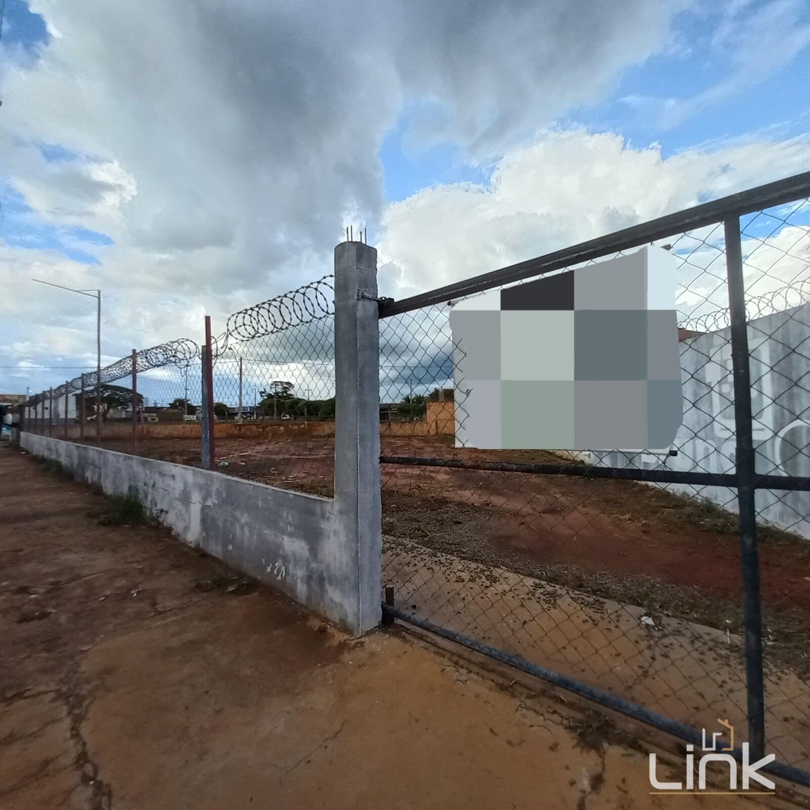 Terreno à Venda Medindo 295 m2.