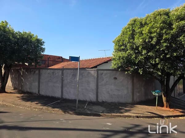 Casa Padrão e Salão Comercial