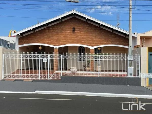 Casa à Venda no Bairro Centro - Barretos/SP