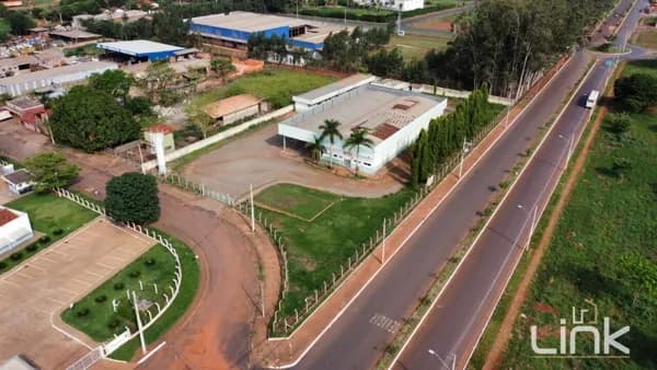 🏭 **Galpão Industrial/Comercial em Localização Privilegiada - Barretos/SP** 🚛
