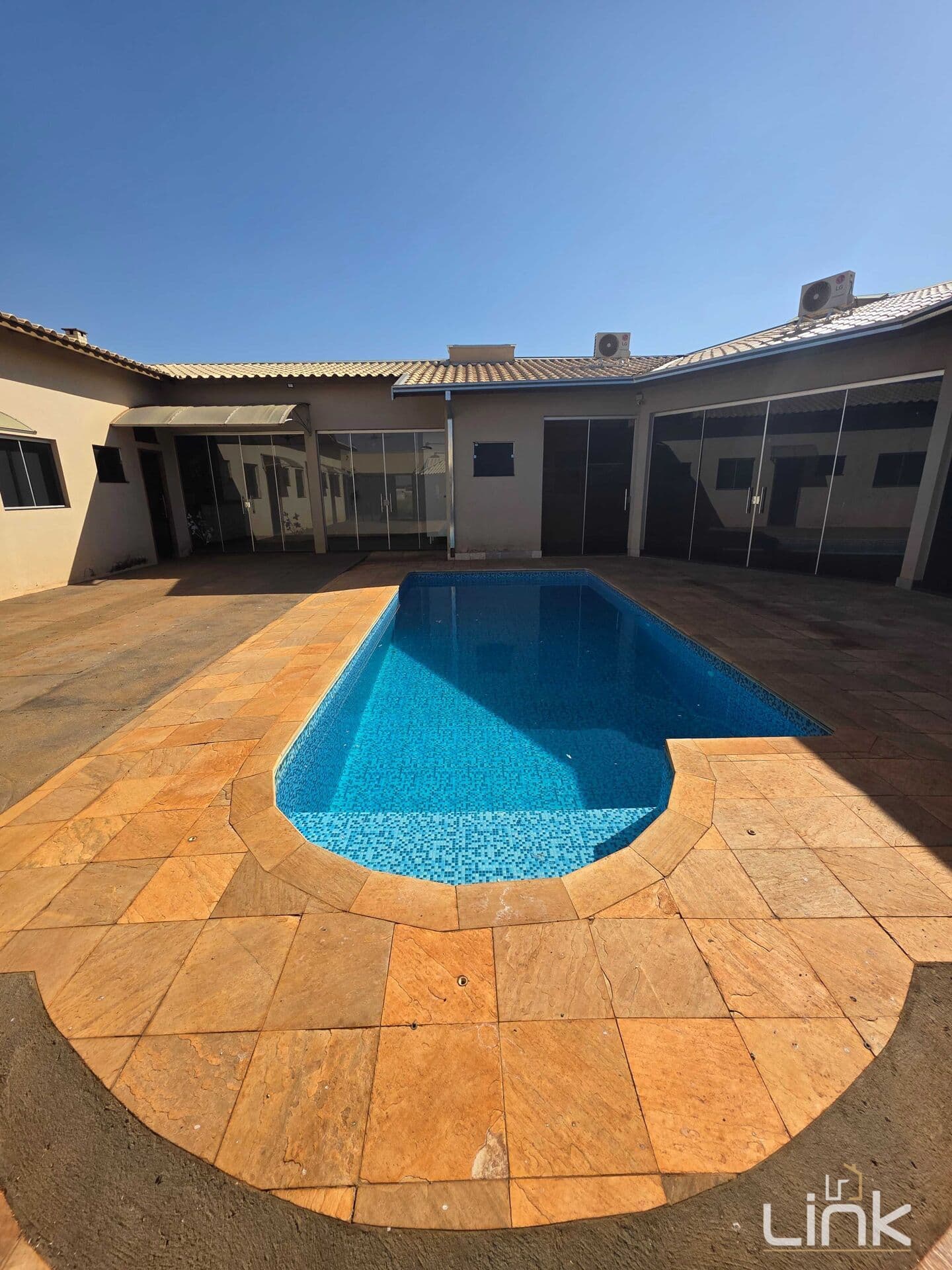 Casa Linear (casa de festa)
