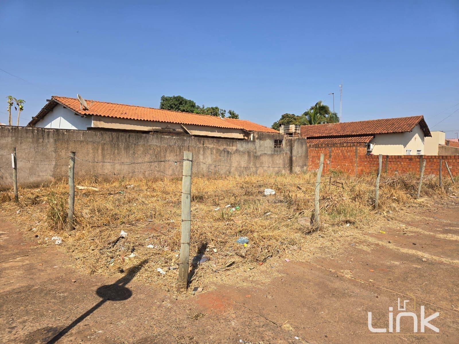 Terreno à Venda com 242 m2.