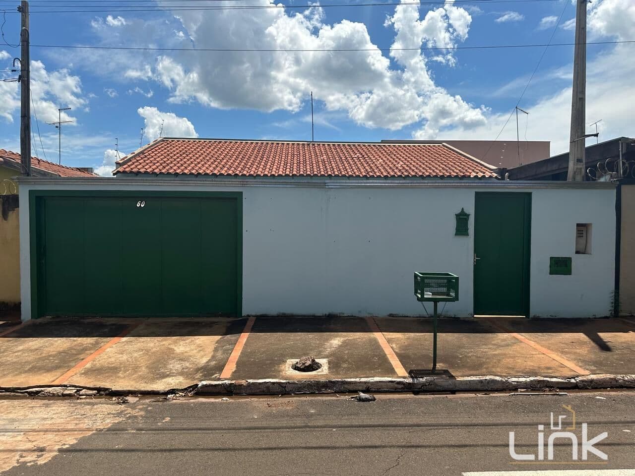 Casa Padrão à Venda