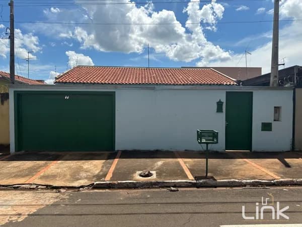 Casa Padrão à Venda
