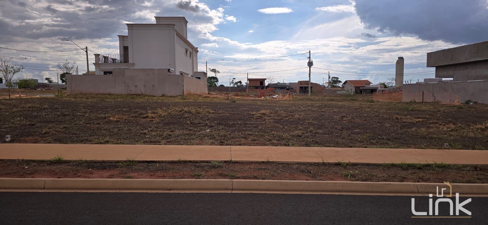 Terreno em Condomínio à Venda
