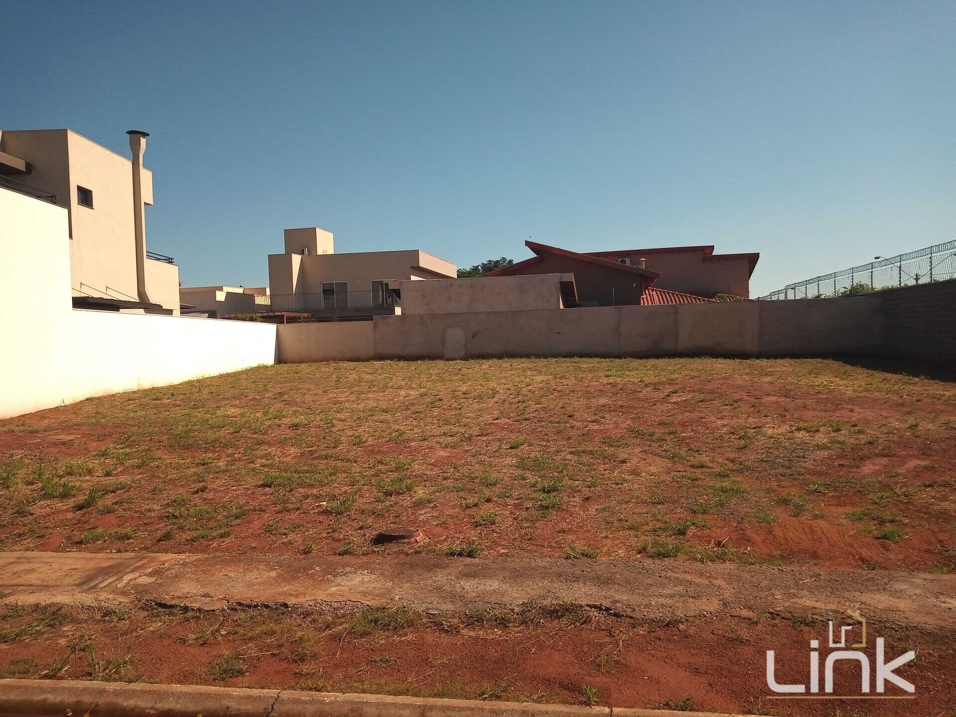 🌳 Oportunidade Única em Condomínio Fechado 🏡