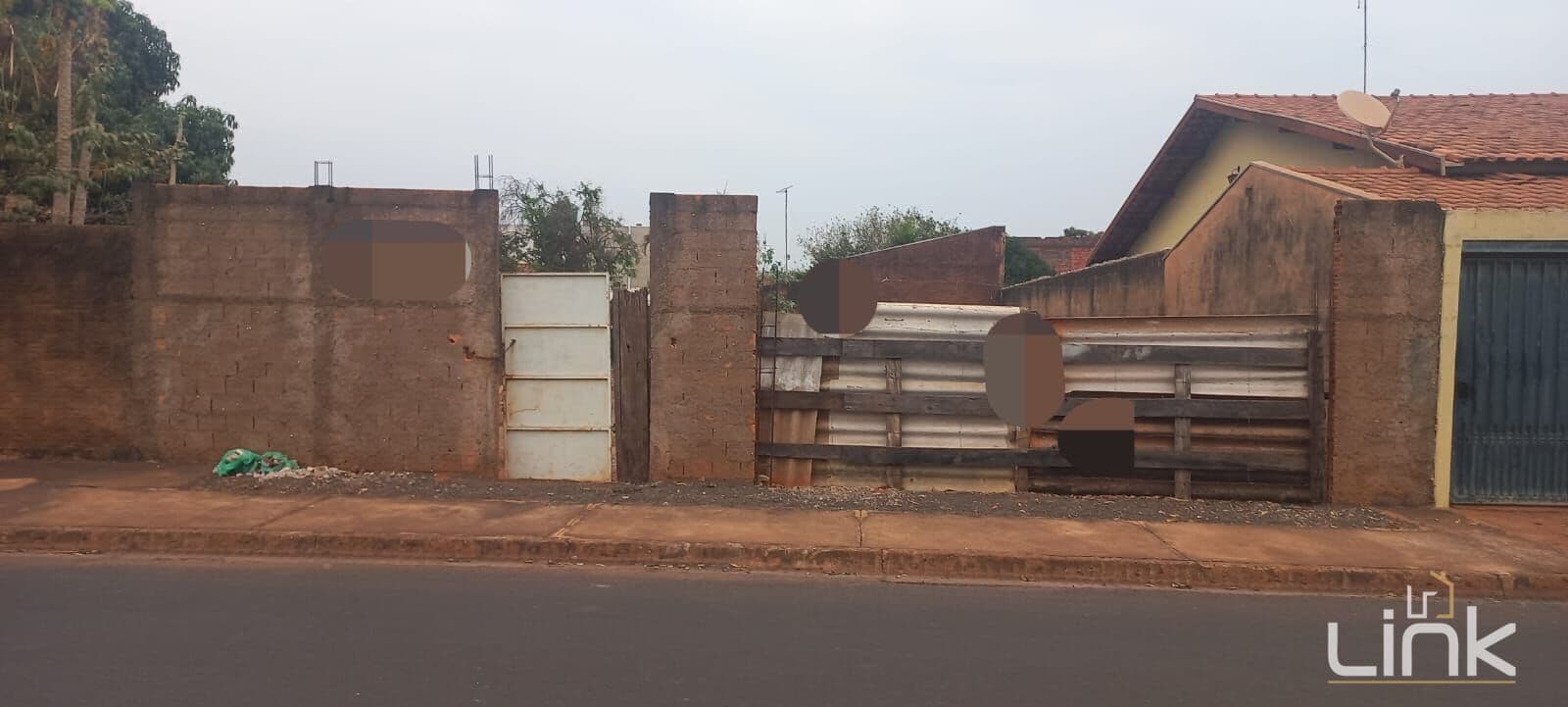 📐 Terreno Plano de 242m² Pronto para Construir
