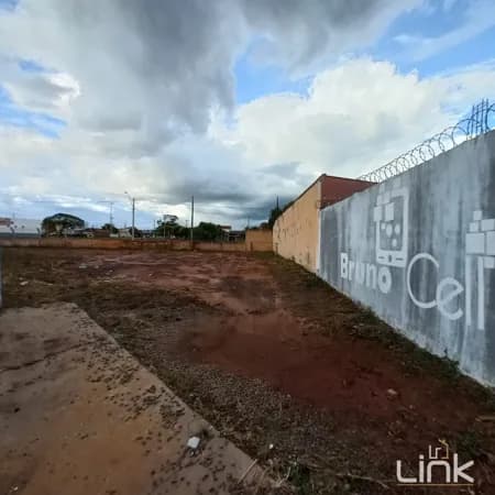 Terreno à Venda medindo 224 m2.