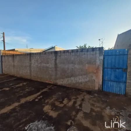 Terreno à venda, murado, plano, medindo 11 x 44, com 484 m2.