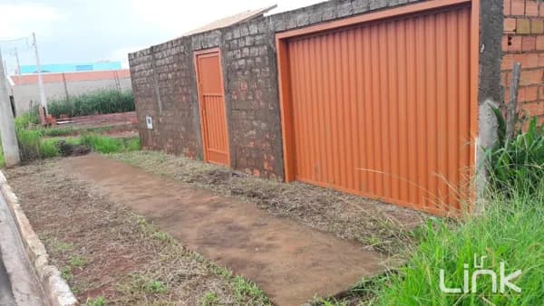 📐 Terreno Murado de 200m² com Alicerce Pronto para Construir
