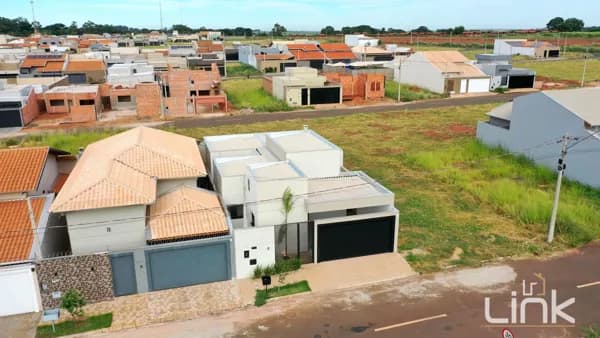 Casa Padrão à Venda