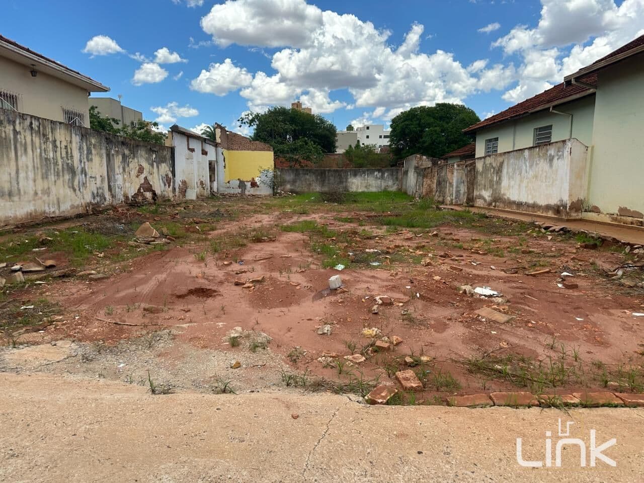 Terreno à Venda 320 m2.