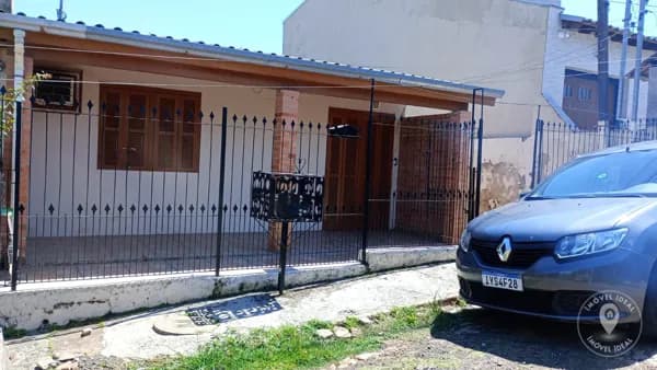 Casa de Alvenaria, com pátio privativo
