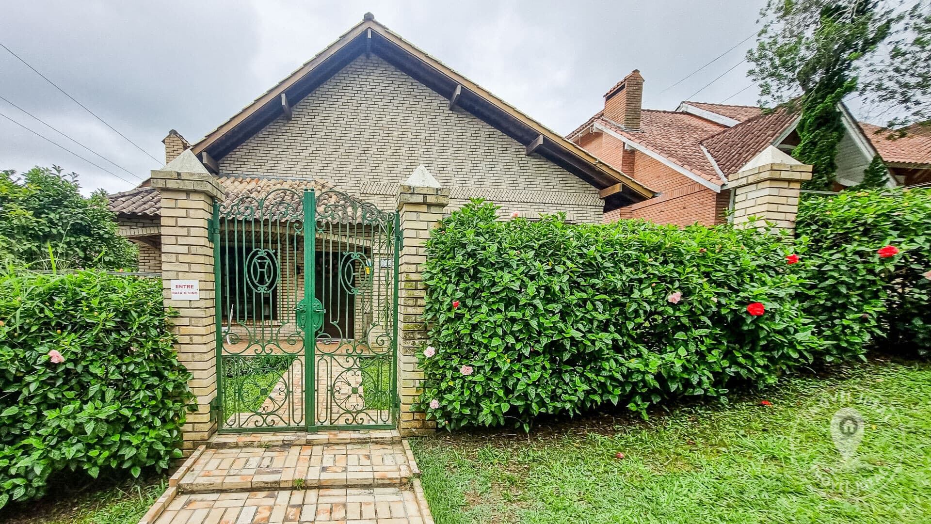 Casa no Condomínio Cantegril - Amplo terreno 3 dorm c/1 Suíte - Casa imponente