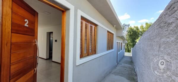 Casa nova no Jardim Viamar, 2 dorm c/ Sala e Cozinha integradas, Pátio Fundos em Viamão/RS