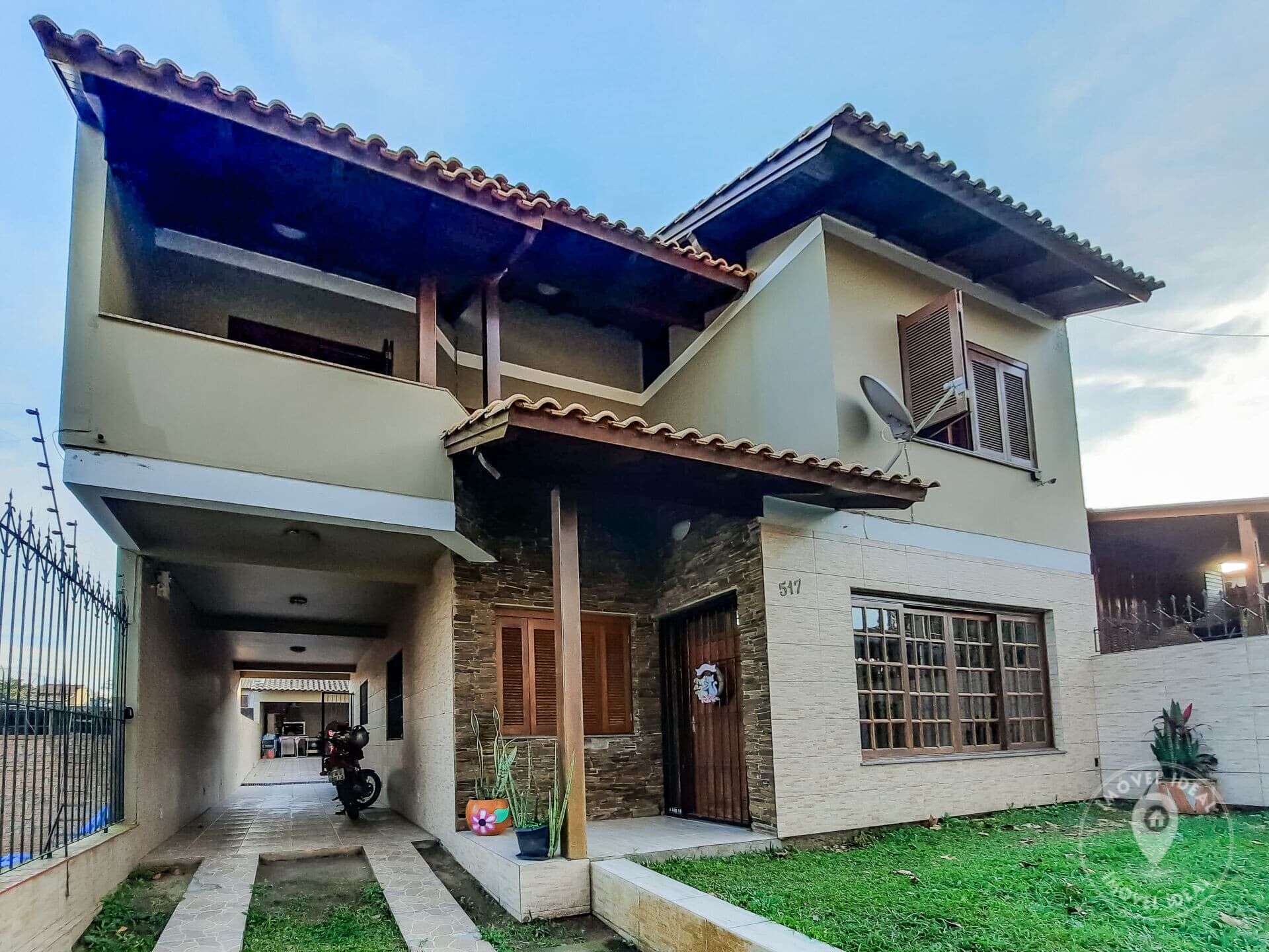 Casa Impecável na Viamópolis - 4 dorm, 4 vagas e Salão nos Fundos