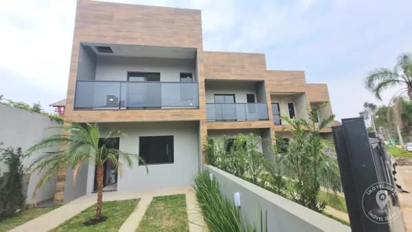 Último Sobrado no Lago Tarumã - Amplo, com 2 dorm, pátio frente e fundos, e churrasqueira