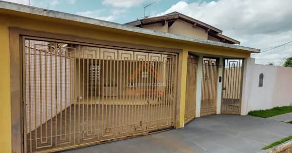 Casa Padrão à Venda no Jardim Imperador em Araraquara/SP
