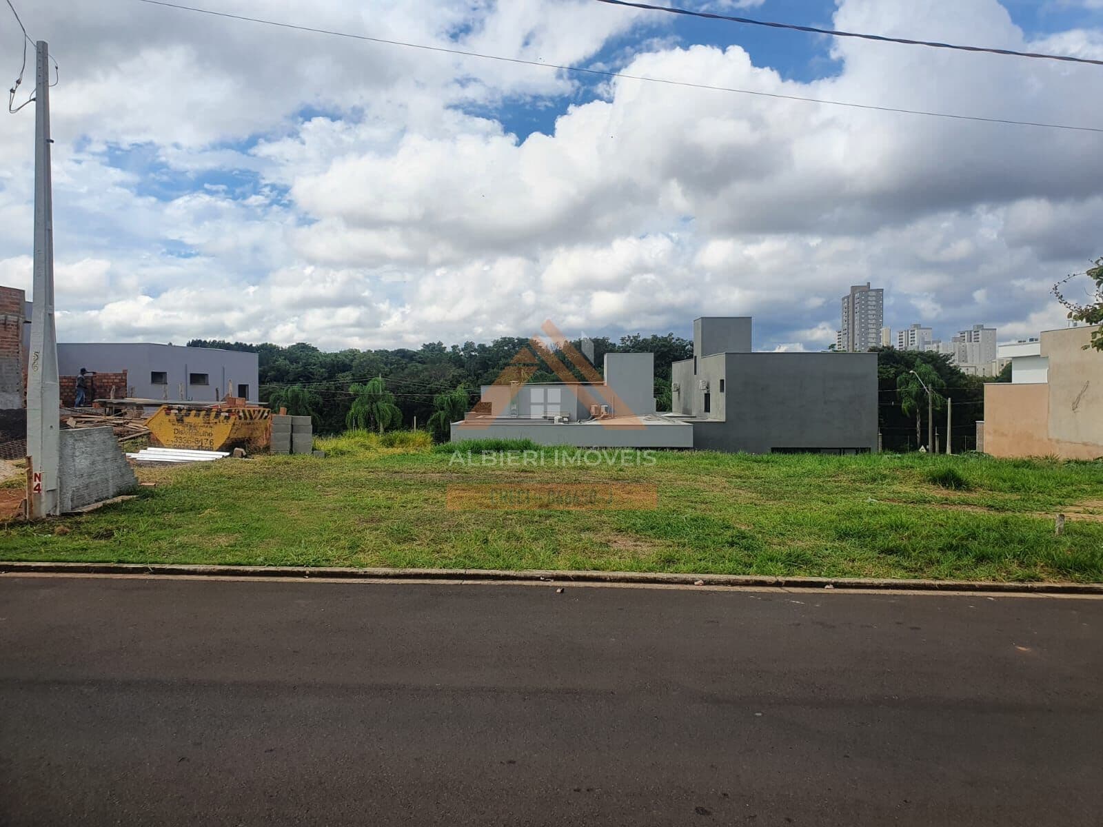 Terreno à venda no Condomínio Village Damha III - Araraquara