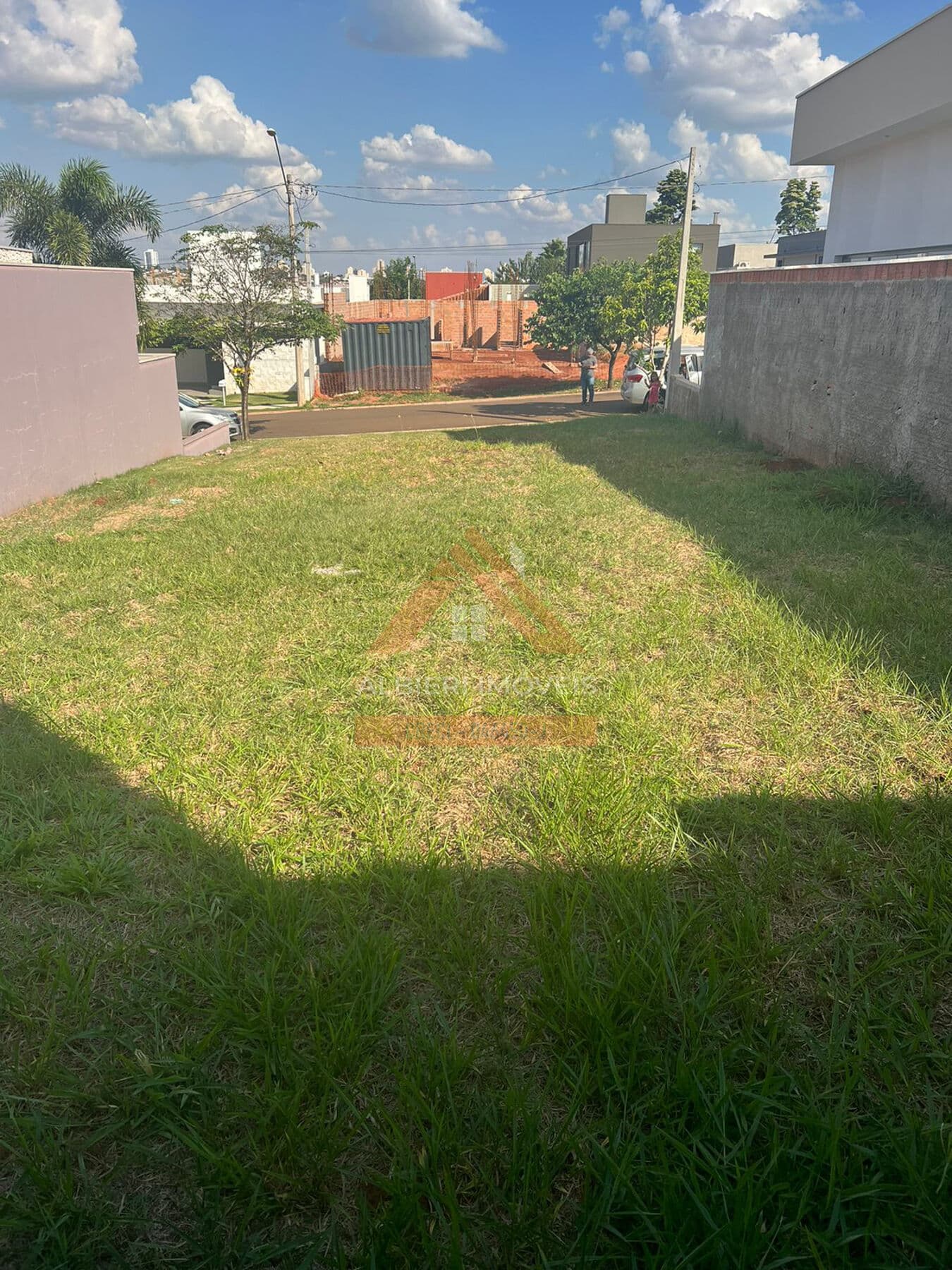 Terreno à venda no Condomínio Village Damha II - Araraquara