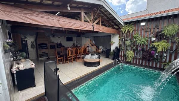 Casa à venda no bairro Jardim das Estações ( Vila Xavier) - Araraquara-SP