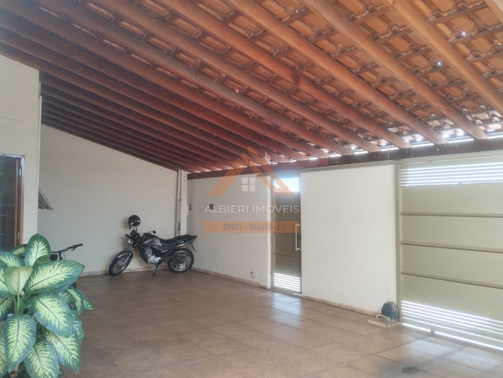 Casa à venda no bairro Jardim dos Oitis - Araraquara-SP