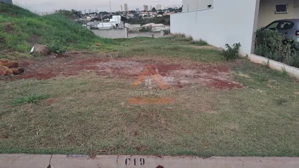 Terreno à venda no Condomínio Tívoli - Araraquara-SP