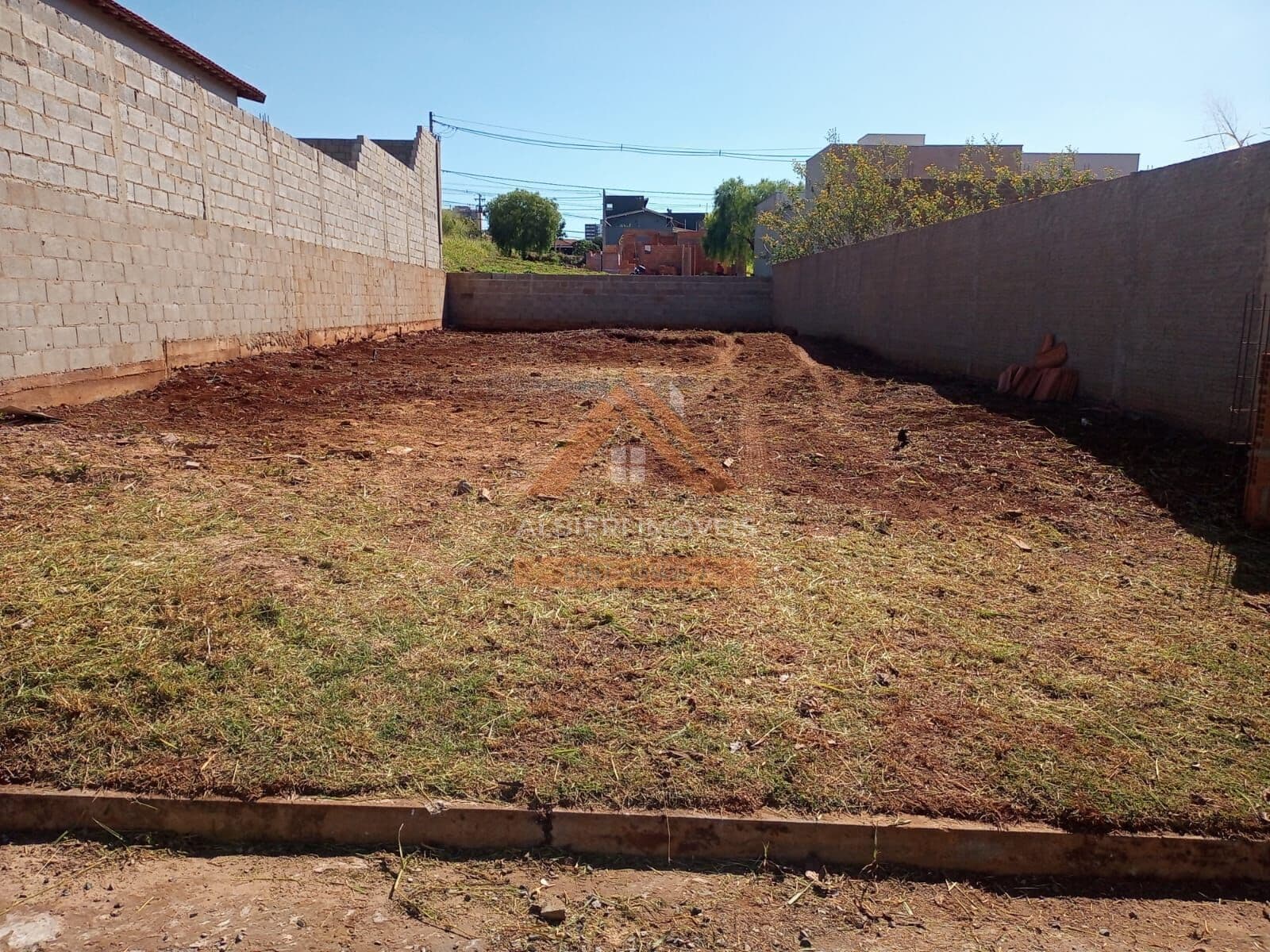 Terreno à venda no Bairro Residencial Ravena