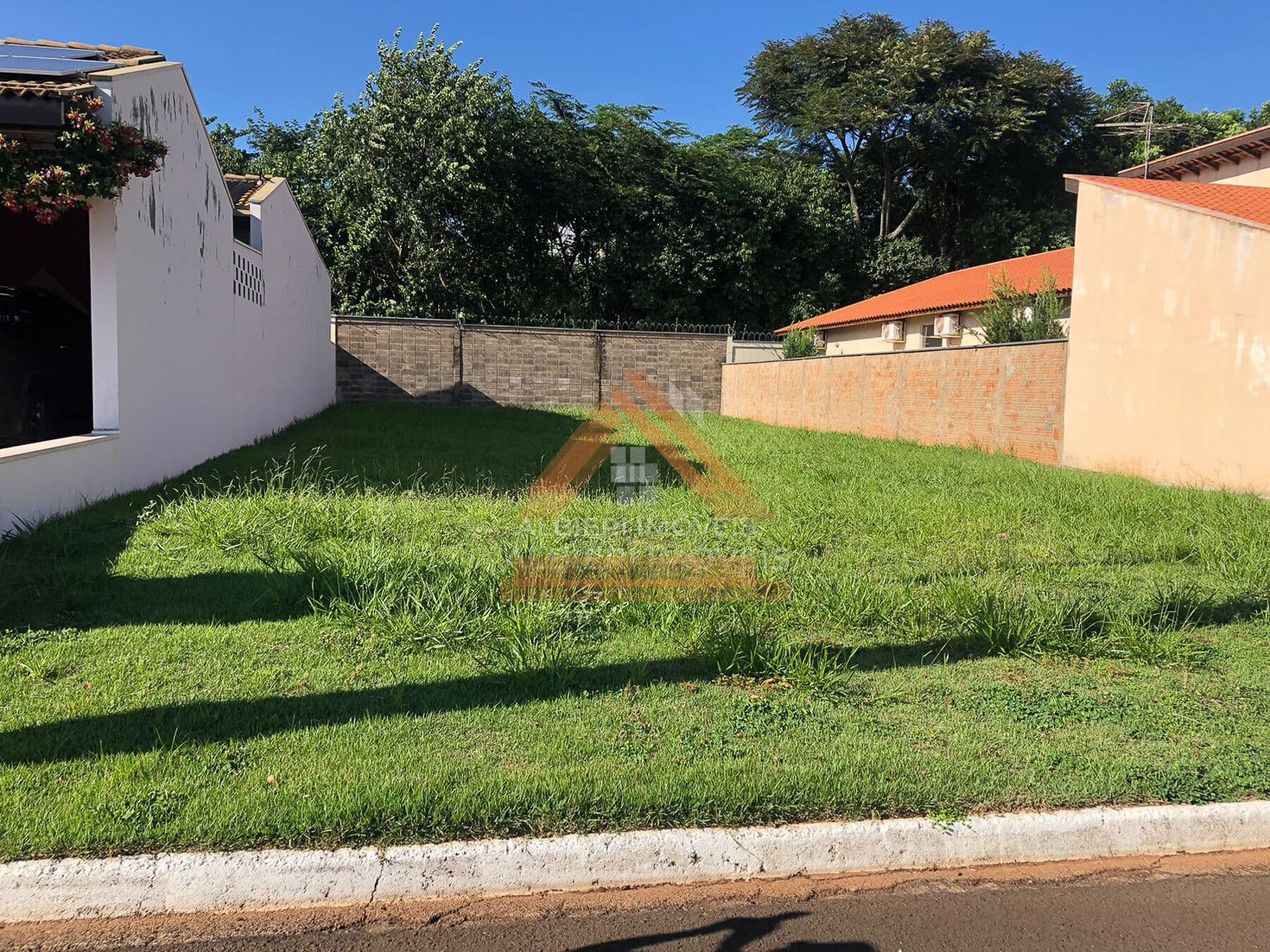 Terreno á venda no Condomínio Boungavile -Araraquara-SP