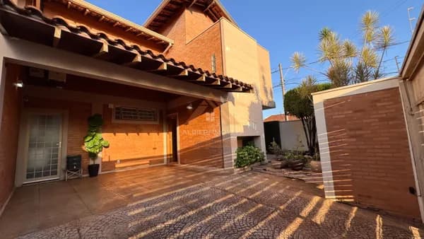 Casa Sobrado à venda no Jd. Imperador - Araraquara SP