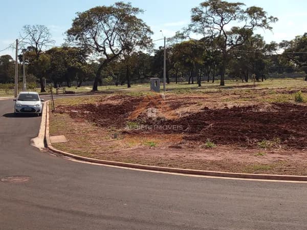 Terreno a venda no Condomínio Village Damha IV - Araraquara SP