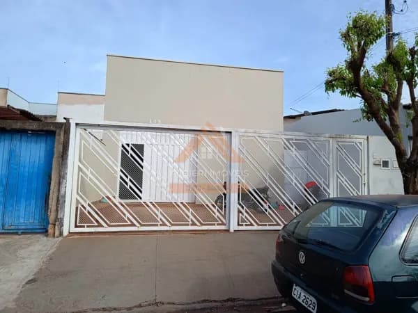 Casa Padrão à venda no Jd Pinheiros II