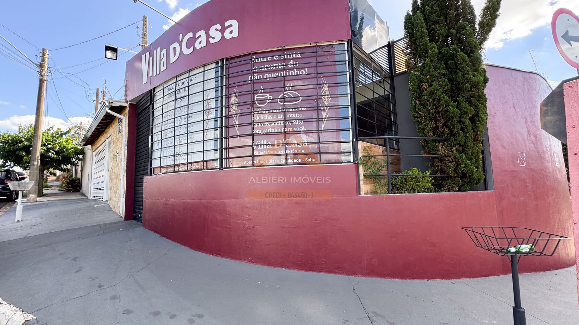 Casa Padrão à venda com salão comercial no Jd. Imperador - Araraquara SP