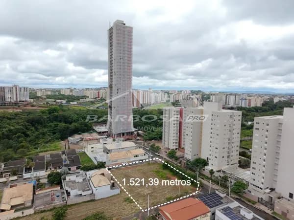 Área Residencial/Comercial em área nobre para venda em Caldas Novas