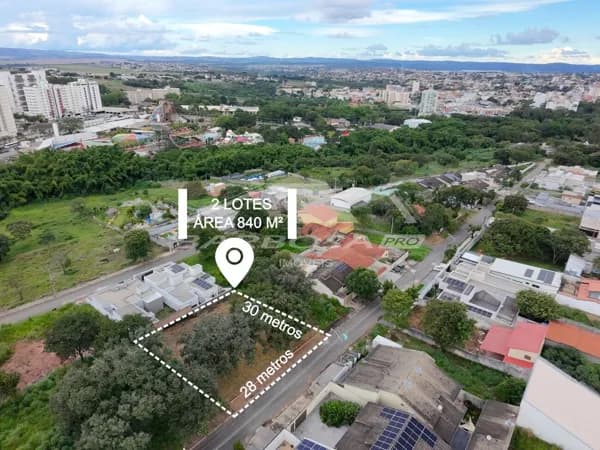 2 lotes juntos com 420m² por lote á venda no Bairro Turista II