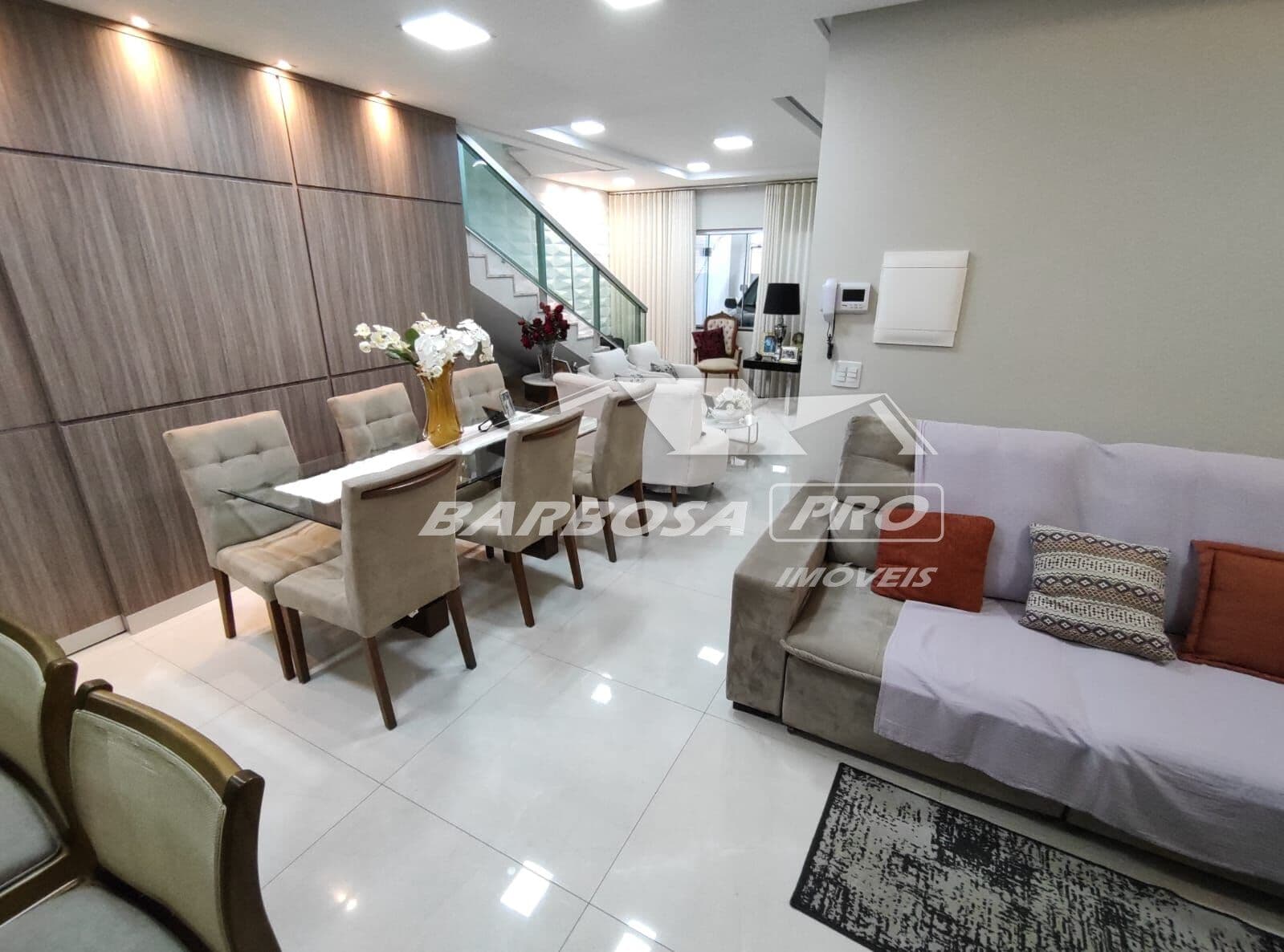 Casa sobrado belíssimo para venda em Caldas Novas troca por imóvel em Brasília