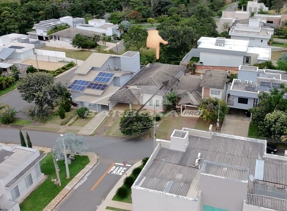 Casa térrea com 3 quartos sendo 1 suite á venda em Condominio fechado