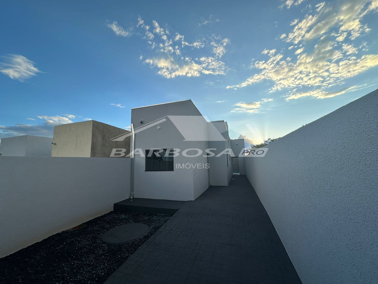 Casa com 2 suites á venda no Setor Lagoa Quente