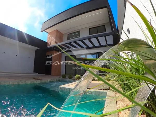 Casa com 4 quartos com piscina aquecida á venda