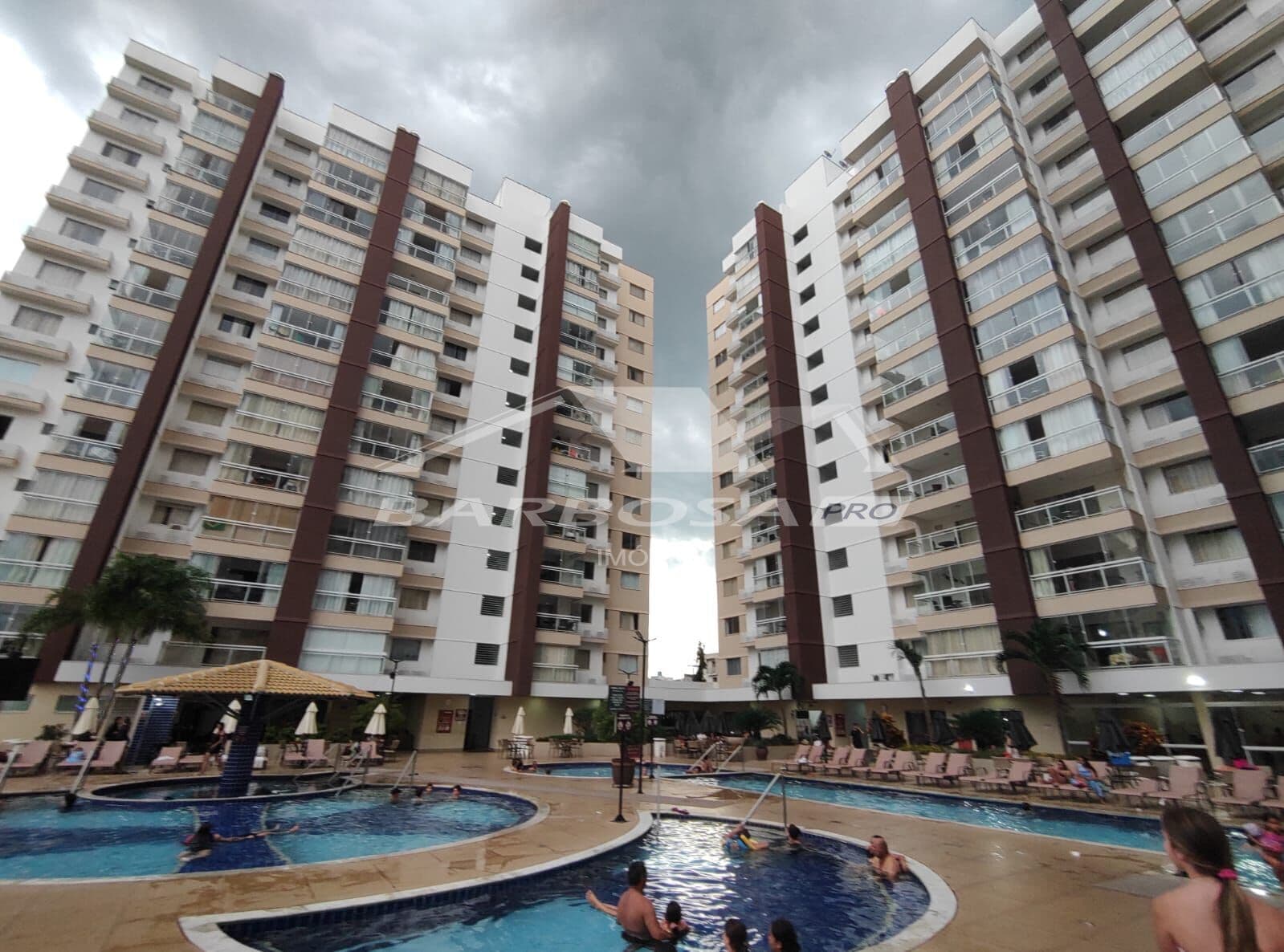 Apartamento com 2 quartos e aréa de lazer completo Centro de Caldas Novas