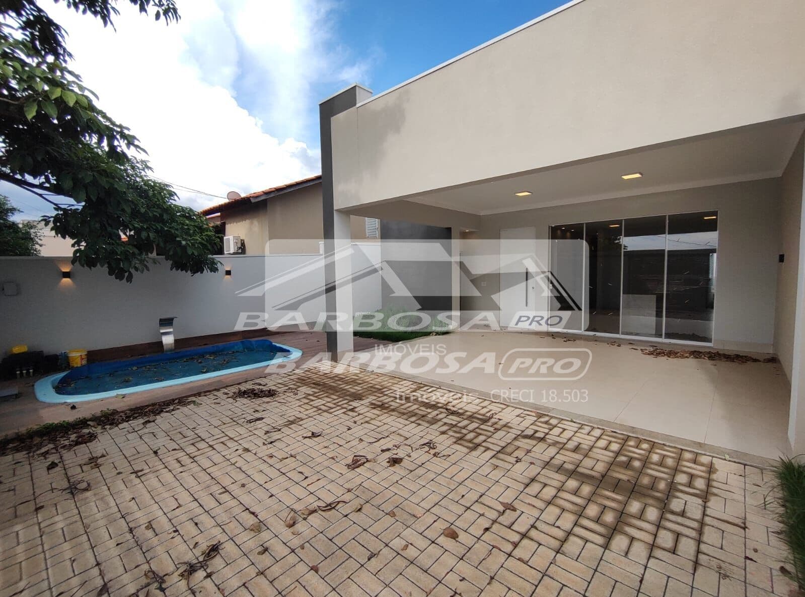 Casa nova com 3 suítes e piscina no Residencial Jd Metodista