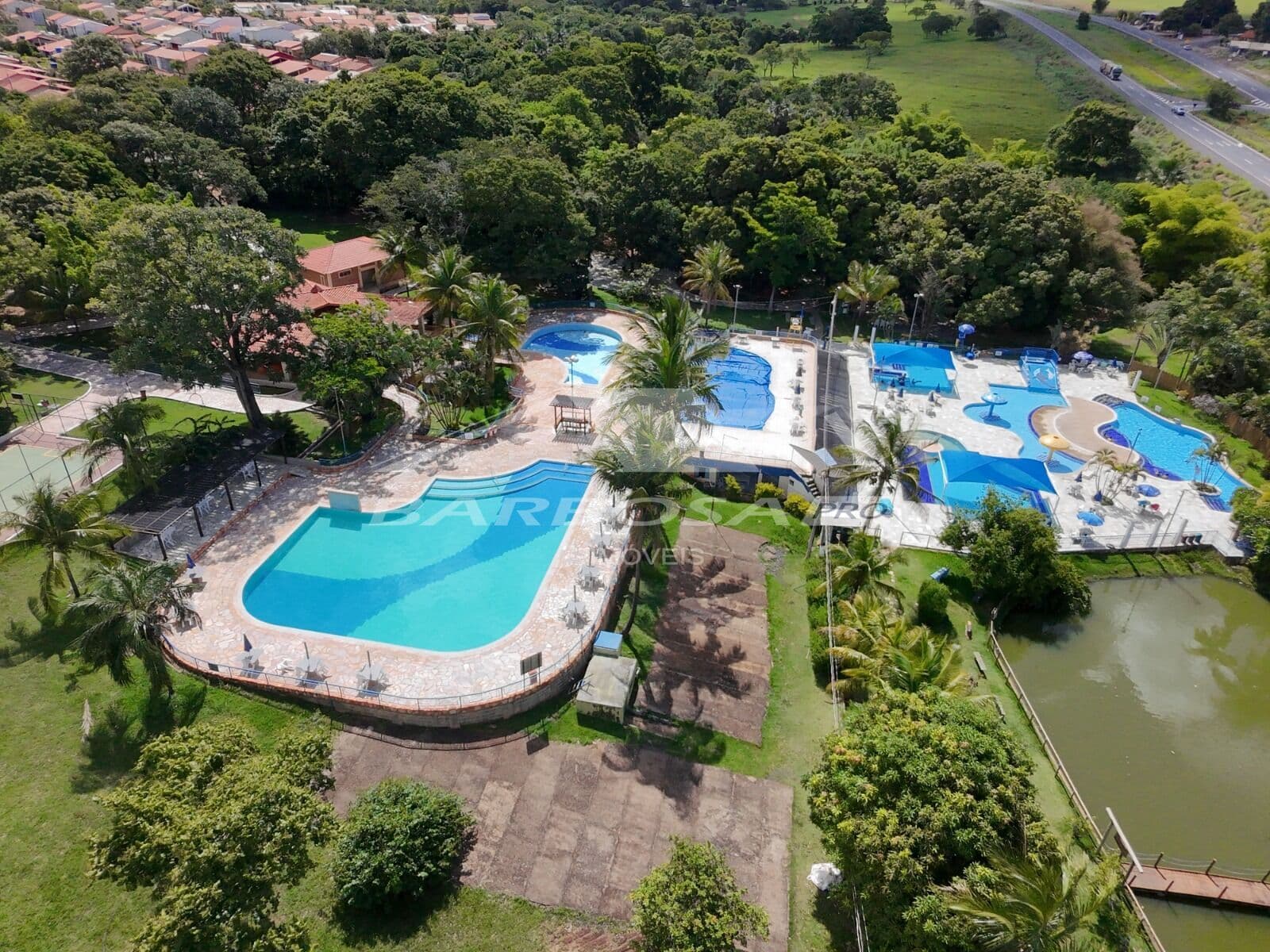 Casa com 3 quartos á venda no Condominio Village próximo ao Centro da Cidade