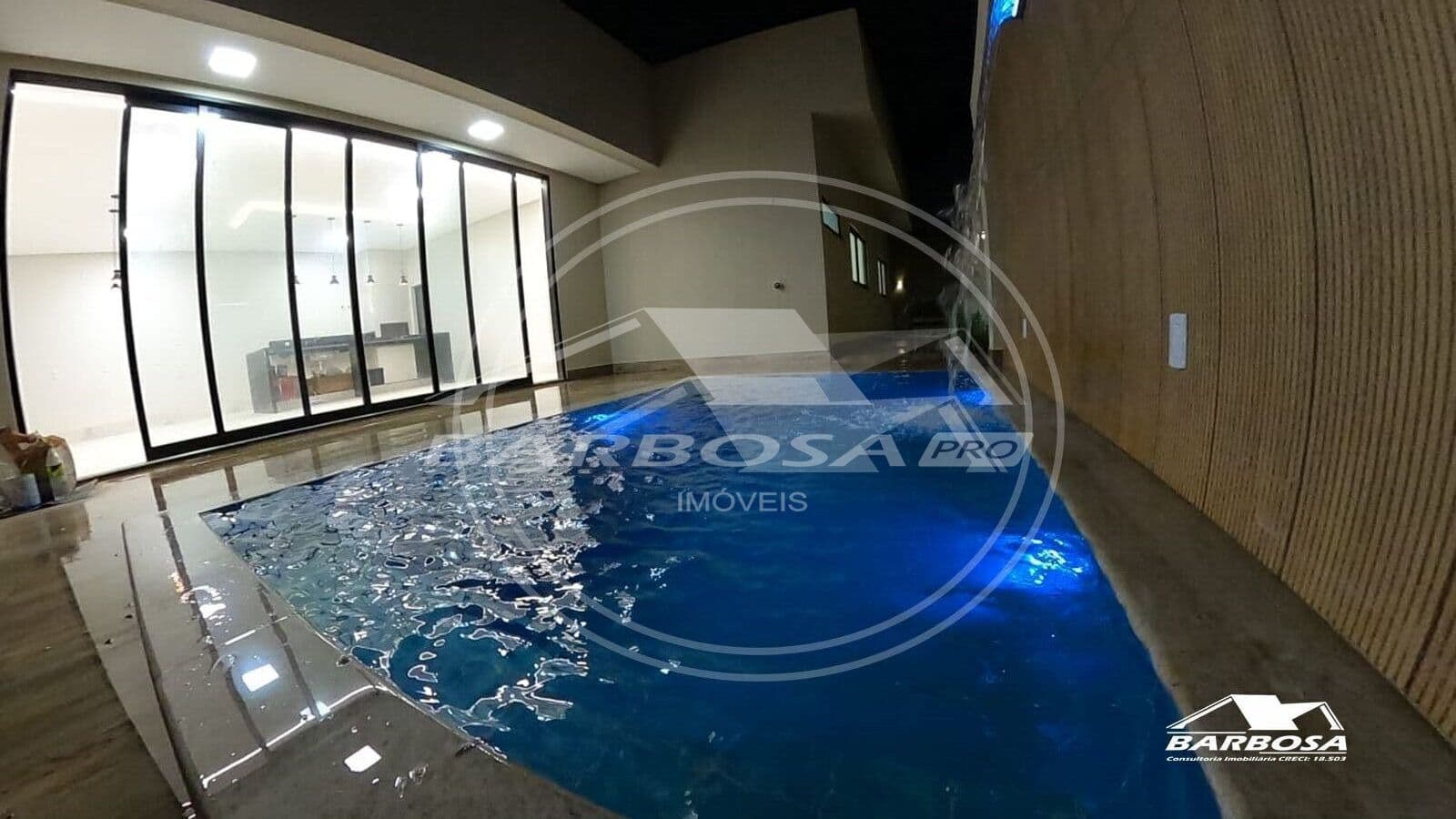 Casa nova 3 suítes alto padrão com piscina para venda em bairro nobre de Caldas Novas